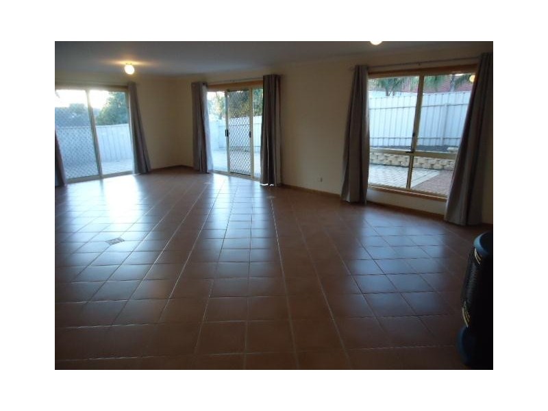 1 Nyrang Circuit, Woodcroft SA 5162