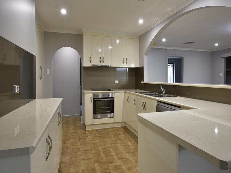 2 Lee Avenue, Happy Valley SA 5159