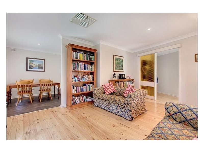 15 Arnold Drive, Hackham SA 5163