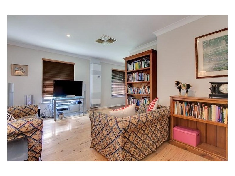 15 Arnold Drive, Hackham SA 5163