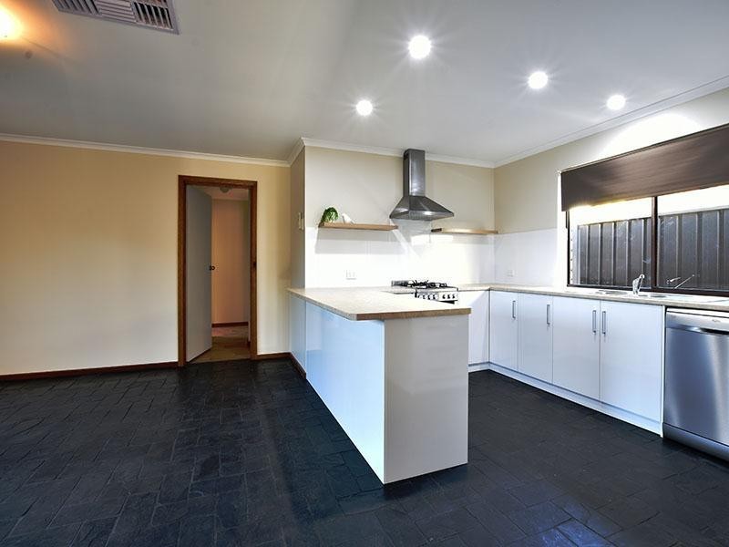 48 Coorabie Crescent, Hallett Cove SA 5158