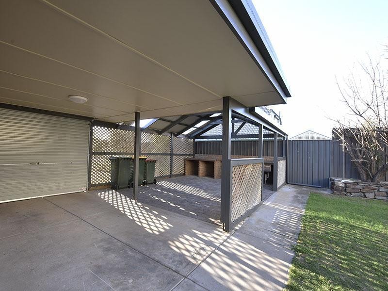 48 Coorabie Crescent, Hallett Cove SA 5158