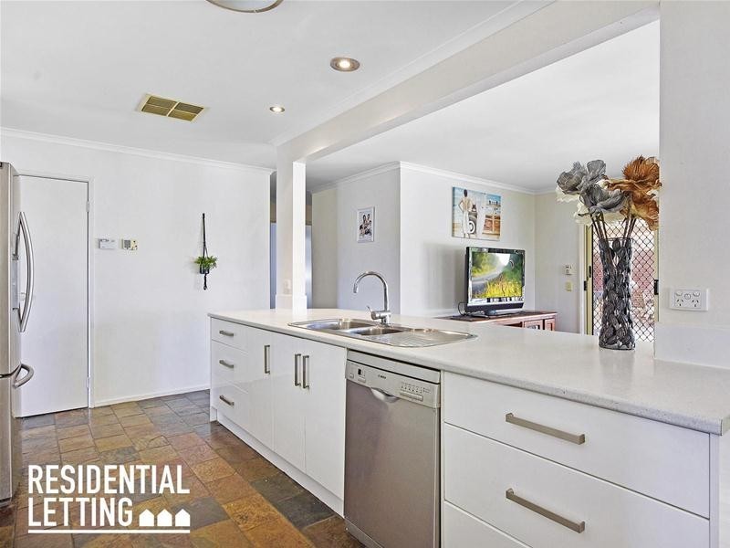 24 Madigan Crescent, Woodcroft SA 5162