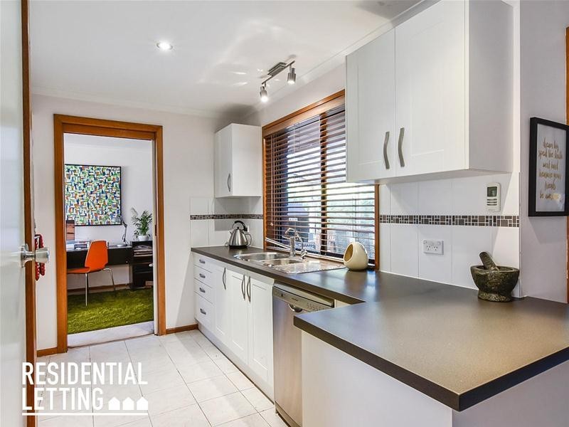 2 Ash Street, Aberfoyle Park SA 5159