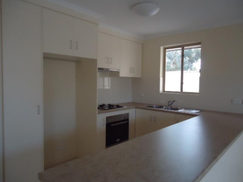 1/2 Bayton Road, Huntfield Heights SA 5163