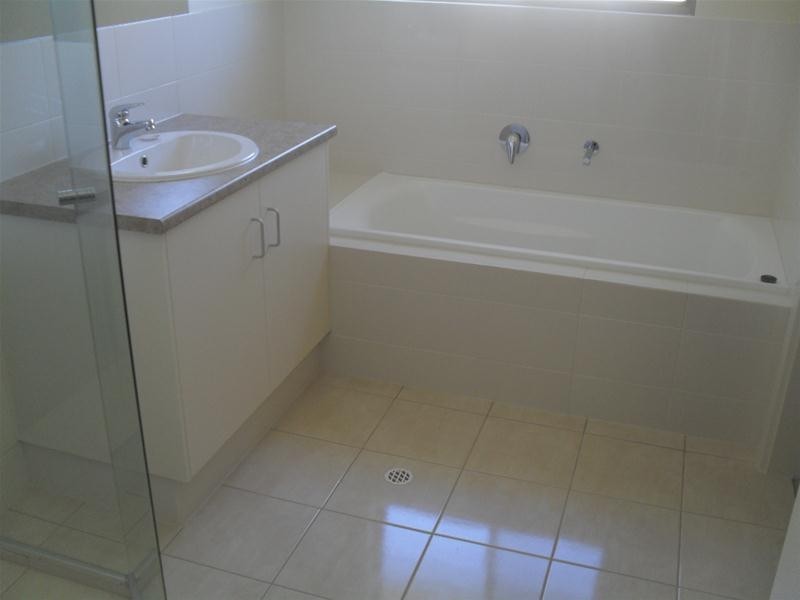 1/2 Bayton Road, Huntfield Heights SA 5163