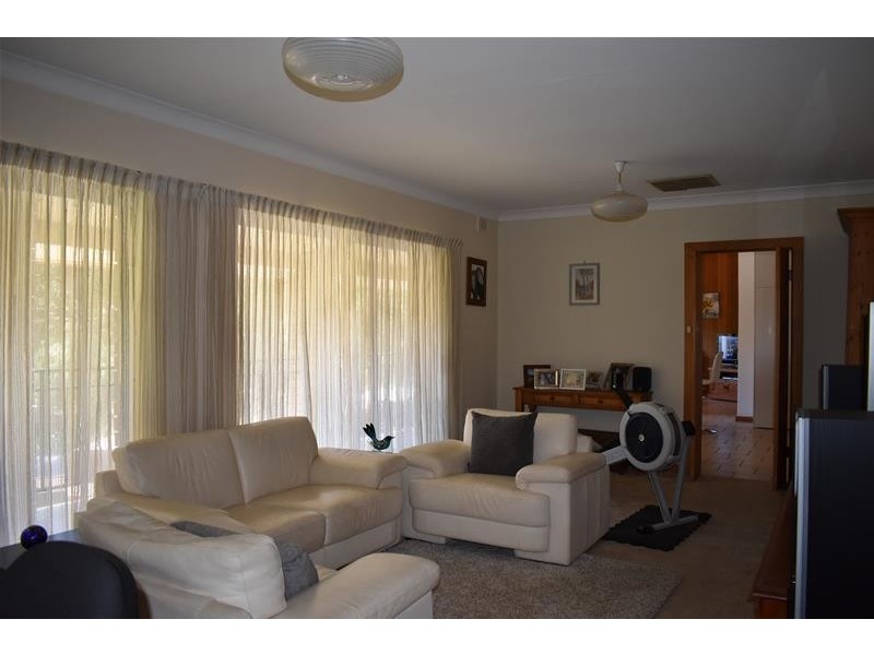 11 Bellevue Drive, Bellevue Heights SA 5050