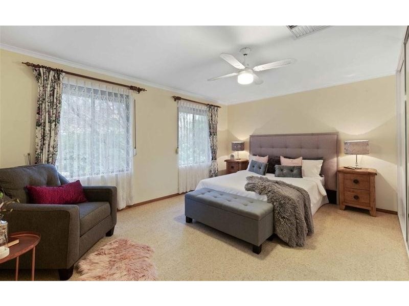 6 Corro Street, Aberfoyle Park SA 5159