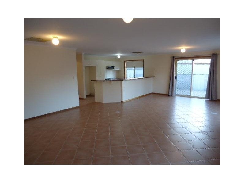 1 Nyrang Circuit, Woodcroft SA 5162