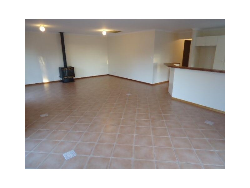 1 Nyrang Circuit, Woodcroft SA 5162