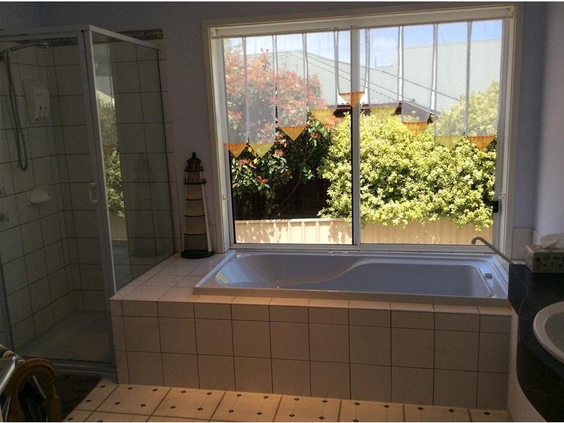 15 Freebairn Drive, Hallett Cove SA 5158