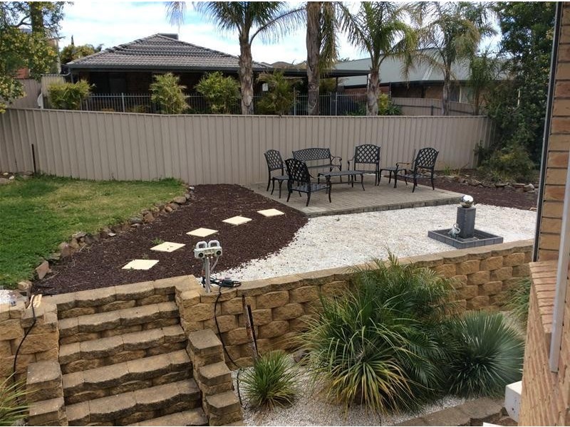 15 Freebairn Drive, Hallett Cove SA 5158