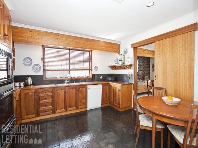 1 Lepena Crescent, Hallett Cove SA 5158