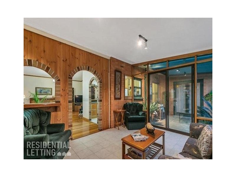 10 Raggatt Crescent, Mitchell Park SA 5043