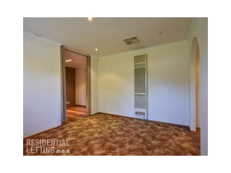 9 Barrdickson Crescent, Happy Valley SA 5159