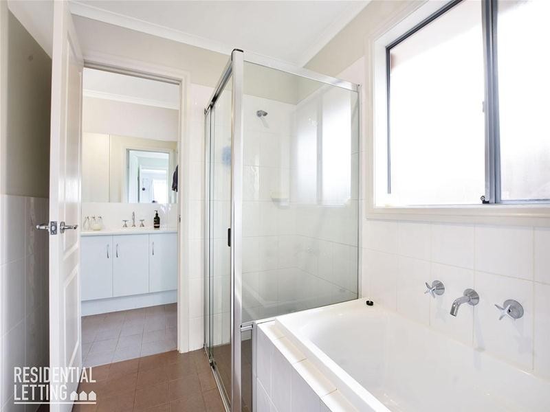 5 Lucy Court, Trott Park SA 5158