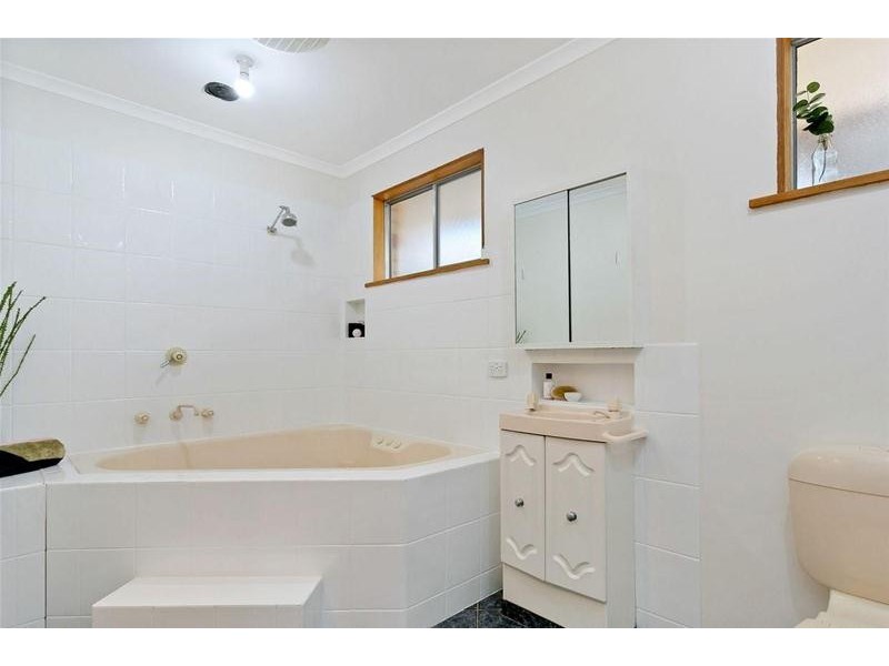 45 Oakridge Rise, Huntfield Heights SA 5163