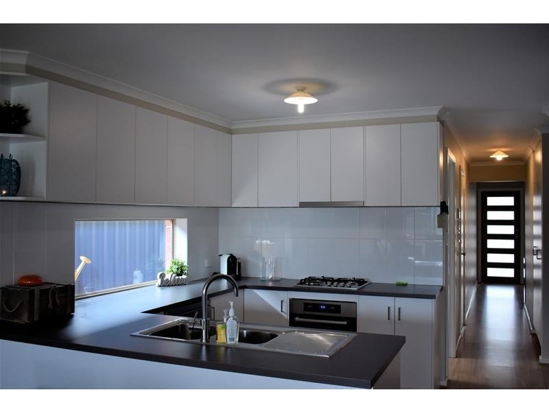 15 Sunderland Crescent, Seaford SA 5169