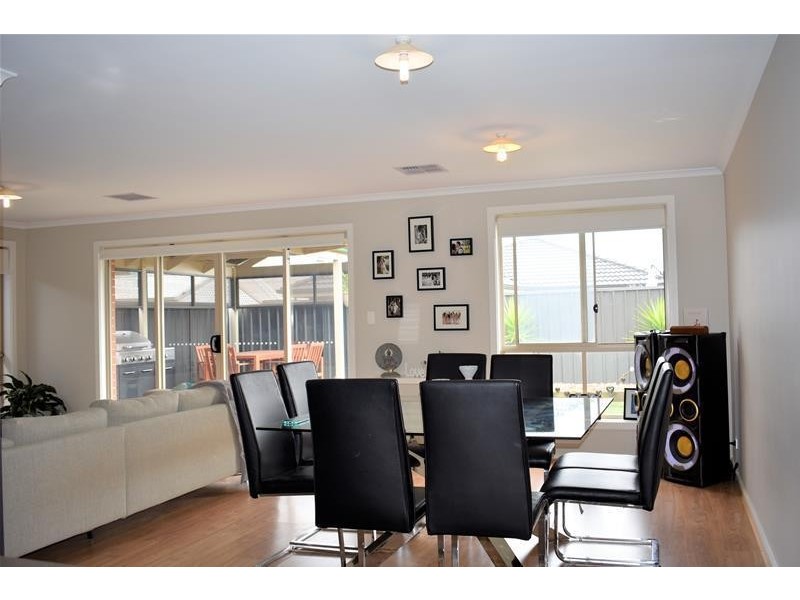 15 Sunderland Crescent, Seaford SA 5169