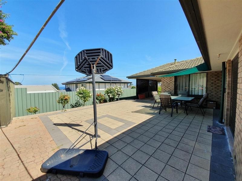 17 Manunda Way, Hallett Cove SA 5158