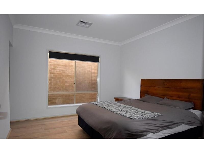 18 Oliphant Road, Seaford Heights SA 5169