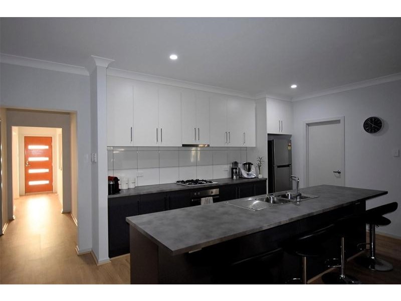 18 Oliphant Road, Seaford Heights SA 5169