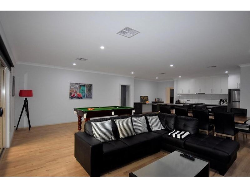 18 Oliphant Road, Seaford Heights SA 5169