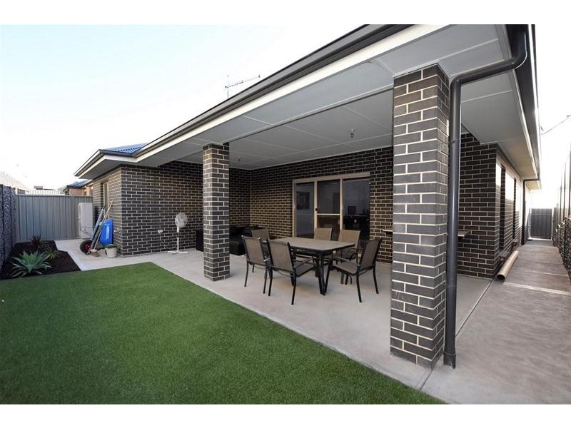 18 Oliphant Road, Seaford Heights SA 5169