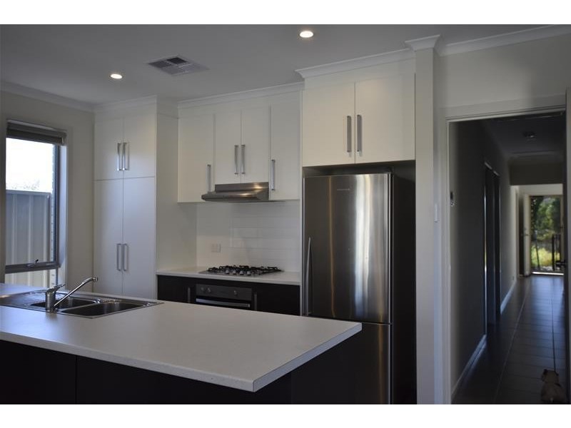 1 Rainbow Lane, Woodcroft SA 5162