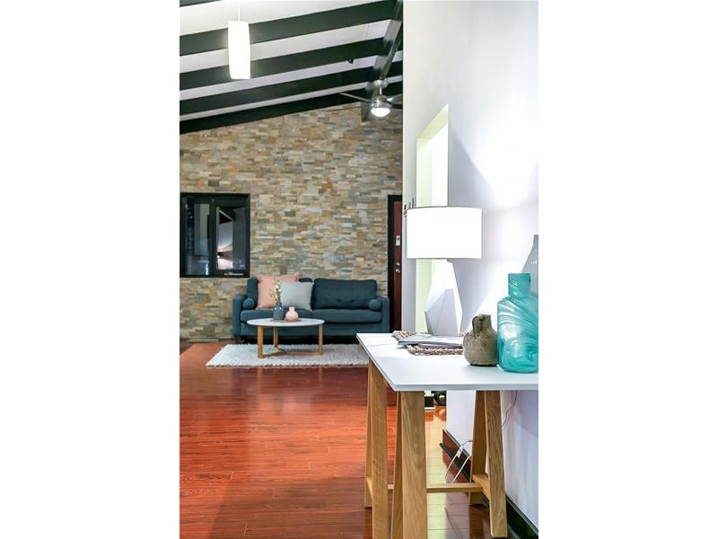 15 Elena Crescent, Hallett Cove SA 5158