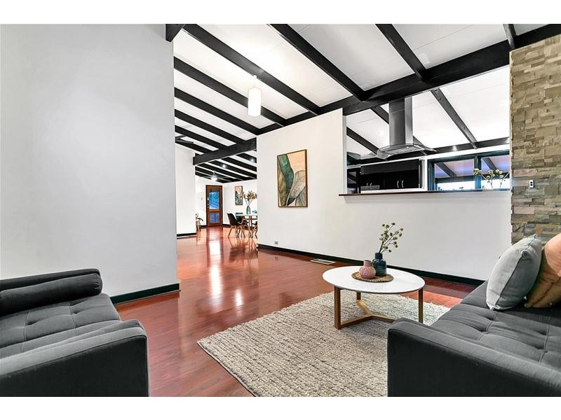 15 Elena Crescent, Hallett Cove SA 5158