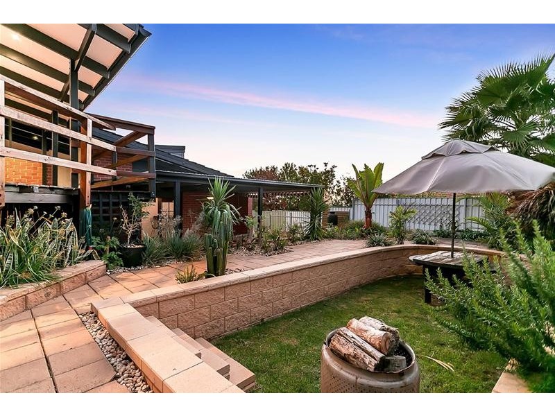 15 Elena Crescent, Hallett Cove SA 5158