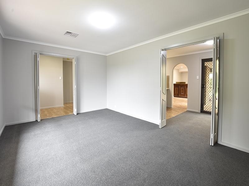 2 Lee Avenue, Happy Valley SA 5159