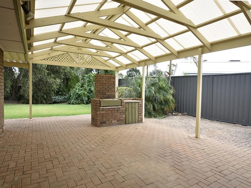 2 Lee Avenue, Happy Valley SA 5159