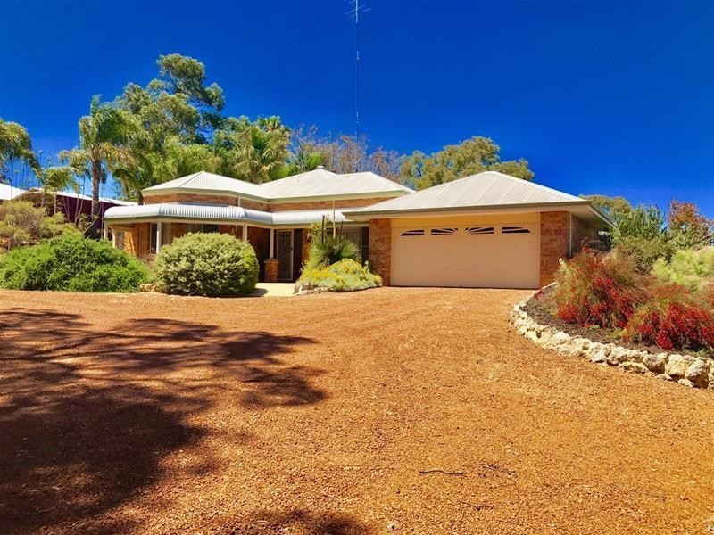 15 McDowell Street, Waroona WA 6215