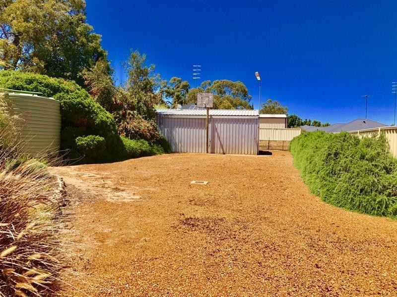 15 McDowell Street, Waroona WA 6215