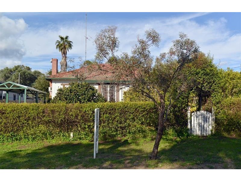 90 Fouracre Street, Waroona WA 6215