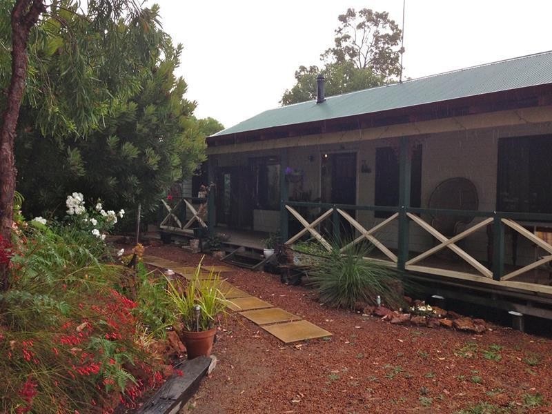 18 Begonia Court, Dwellingup WA 6213