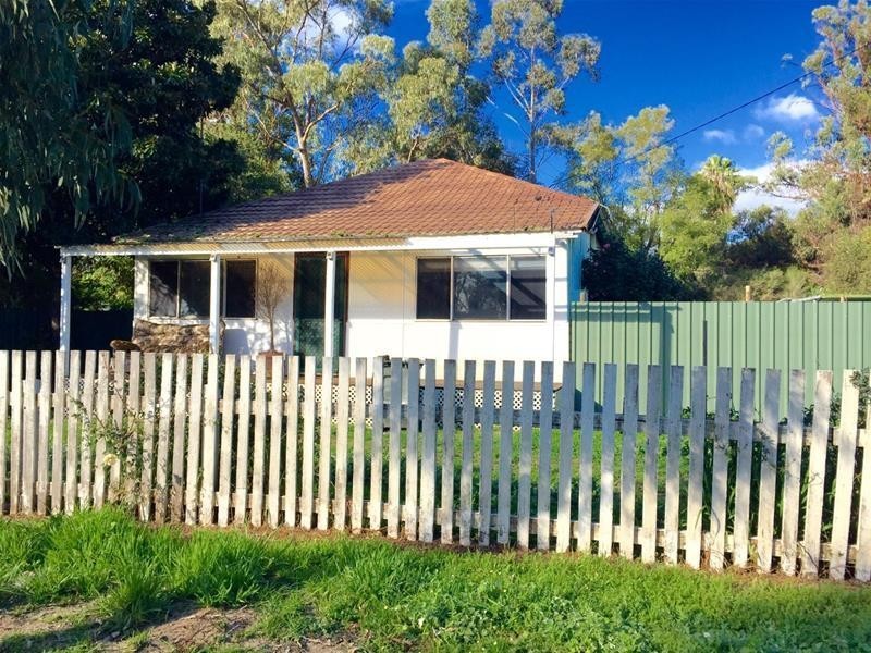 102 Fouracre Street, Waroona WA 6215