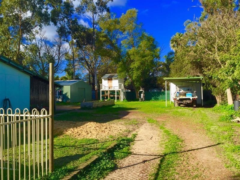 102 Fouracre Street, Waroona WA 6215