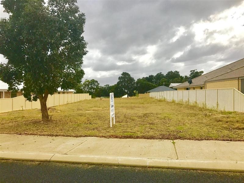 14 Elliot Street, Waroona WA 6215
