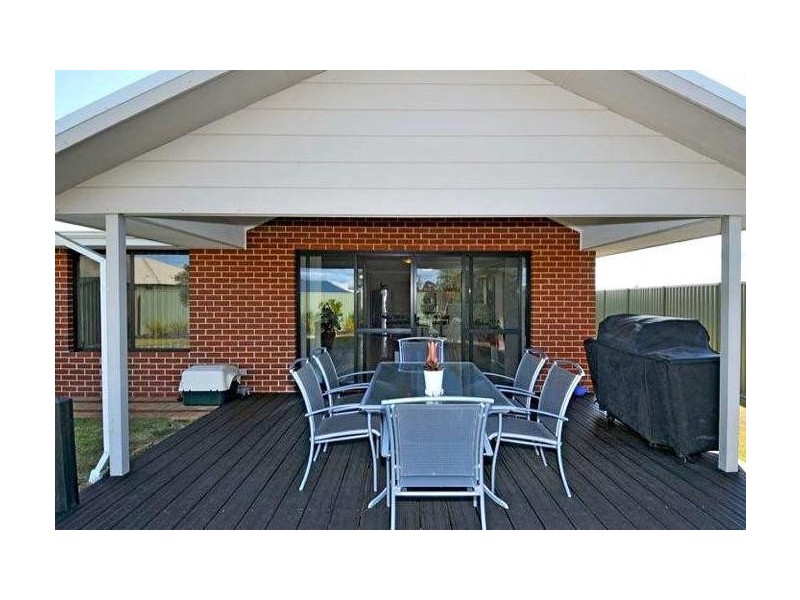 48 Bibbulmun Meander, Ravenswood WA 6208