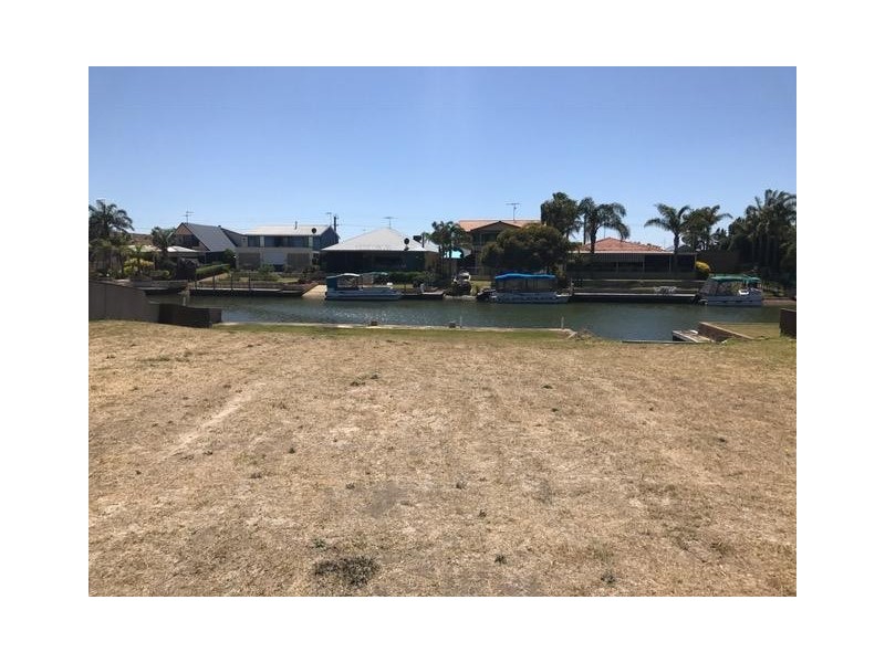 18 Wellya Crescent, South Yunderup WA 6208