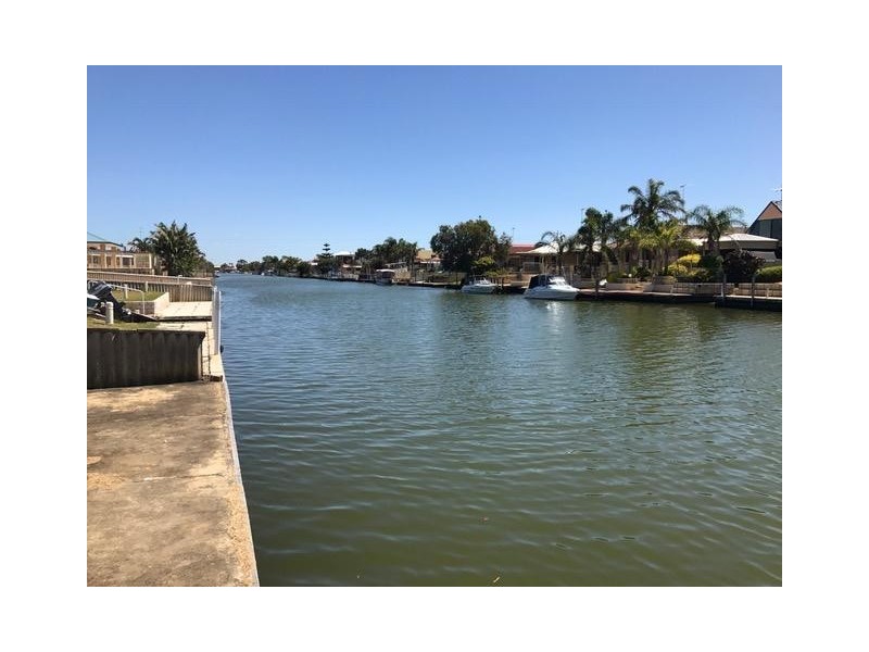 18 Wellya Crescent, South Yunderup WA 6208