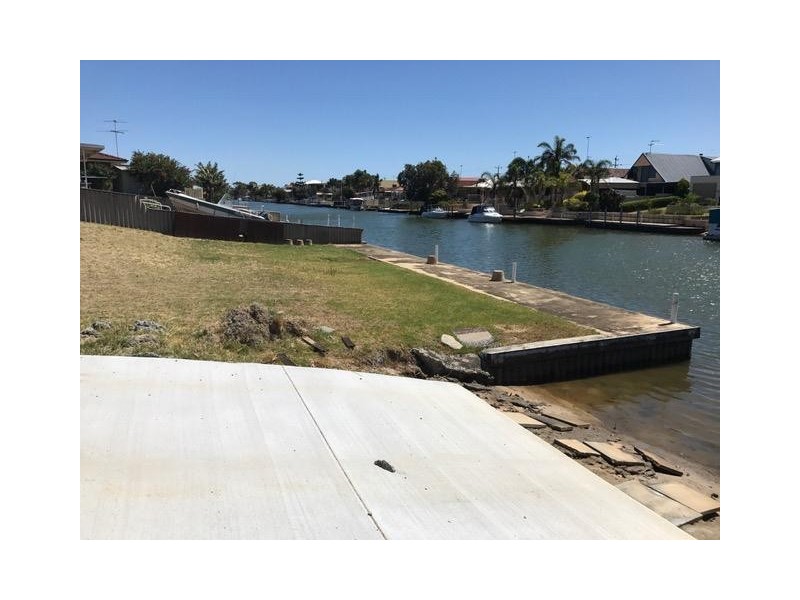 18 Wellya Crescent, South Yunderup WA 6208