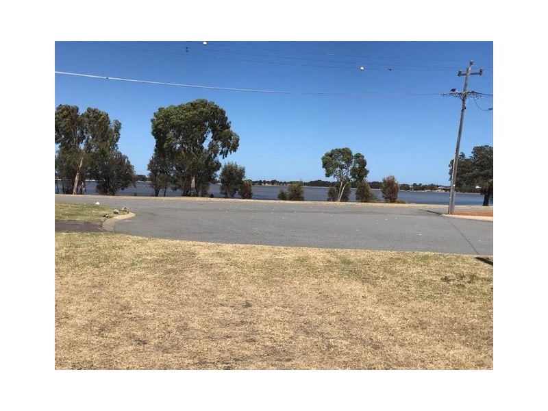 18 Wellya Crescent, South Yunderup WA 6208