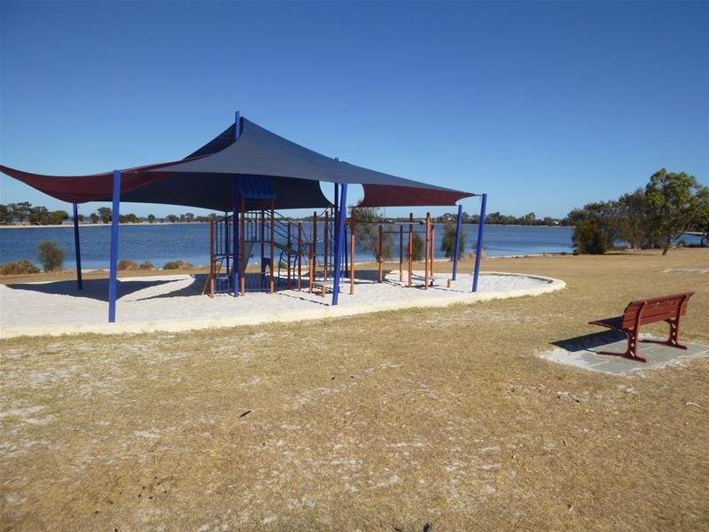 18 Wellya Crescent, South Yunderup WA 6208