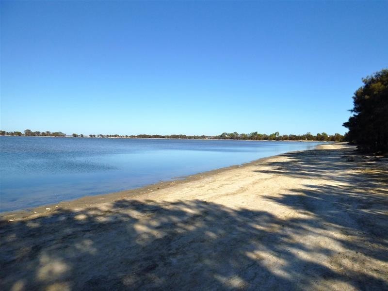 18 Wellya Crescent, South Yunderup WA 6208