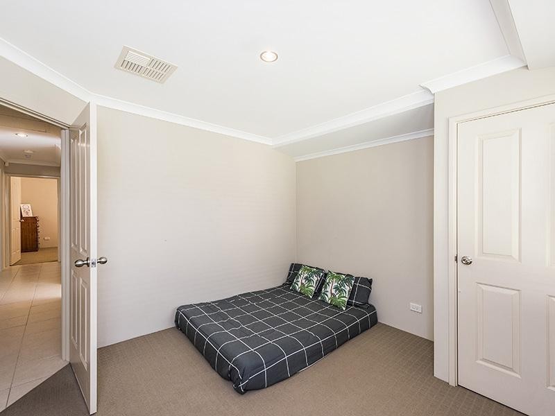 12 Hamlet Pass, Pinjarra WA 6208