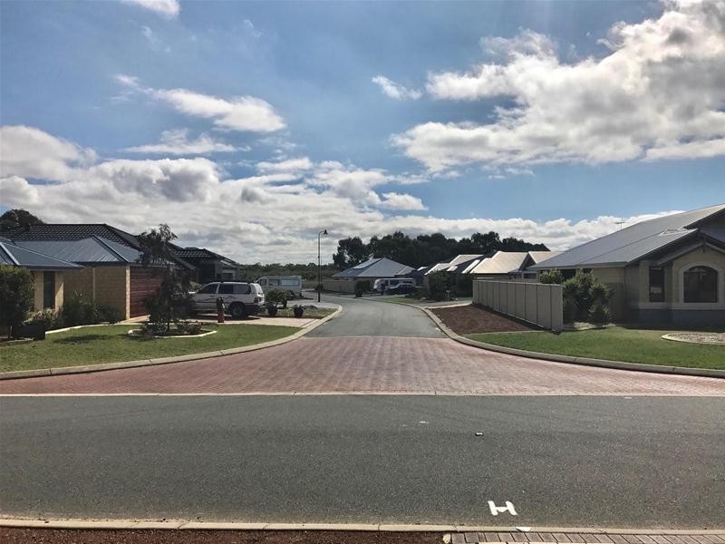 10 Hamlet Pass, Pinjarra WA 6208